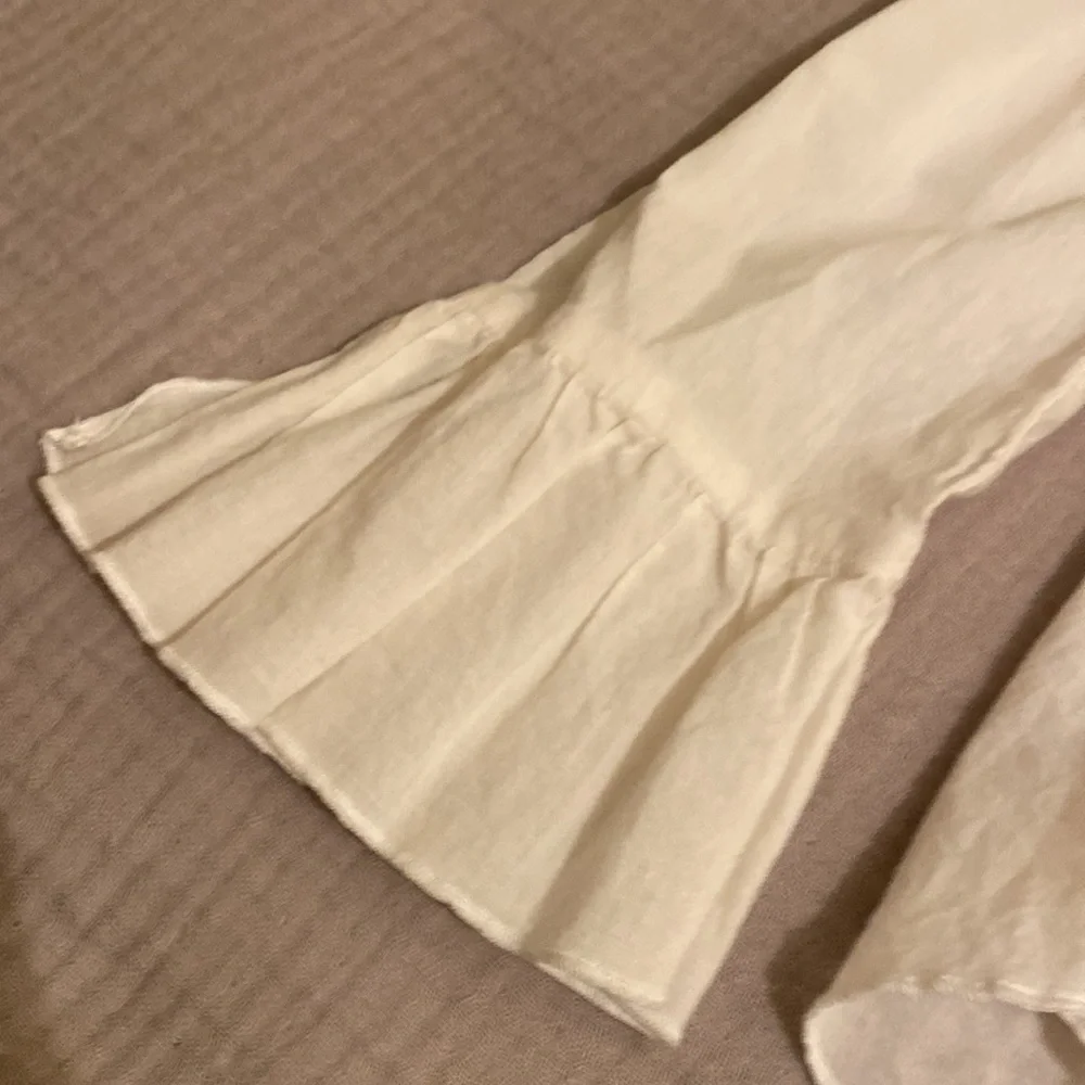 Kimchi Blue Soft Cream Blouse. Size S - Picture 7 of 8